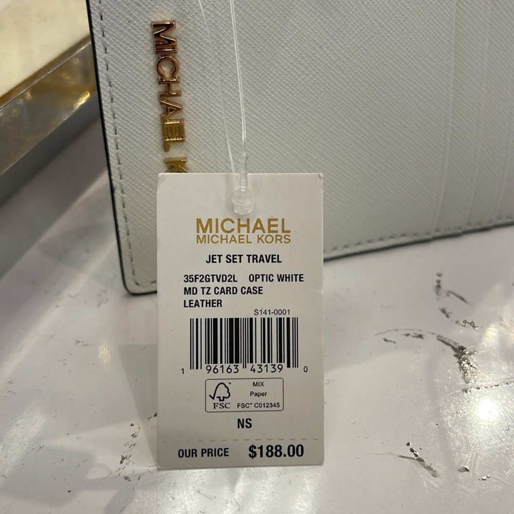 MICHAEL KORS
Jet Set Travel Medium Top Zip Leather Card Case Wallet 
Optic White - Picture 15 of 16